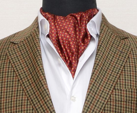 スーツでのスカーフの正しい巻き方は おすすめの色 メンズコーデは